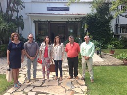 Visita de representantes del PP al centro de investigación la Mayora