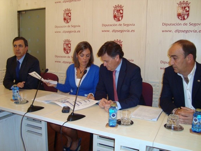 Firma del convenio en Segovia.