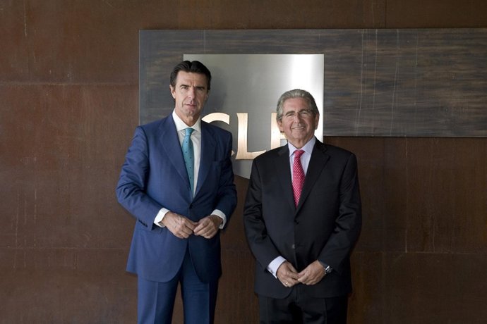 El ministro de Industria en su visita a instalaciones de CLH