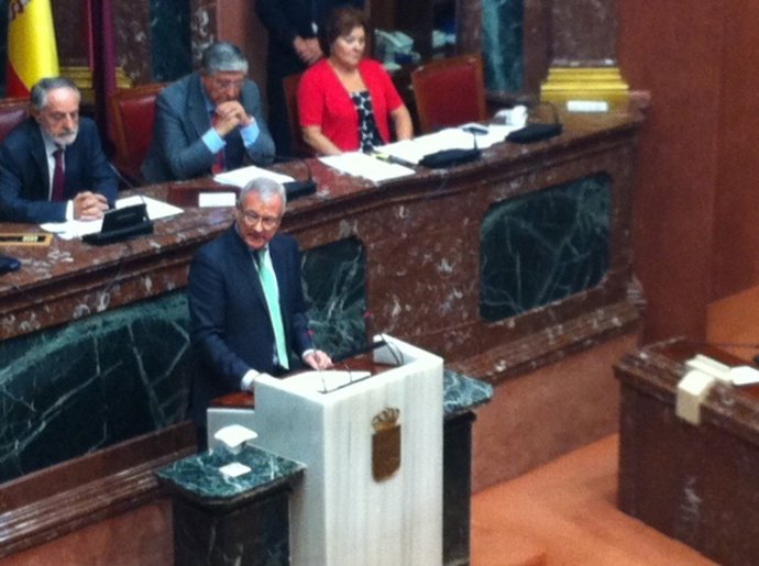 Valcárcel comparece a petición propia en la Asamblea