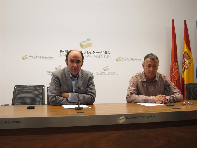 Los parlamentarios de Geroa Bai Manu Ayerdi y Patxi Leuza.