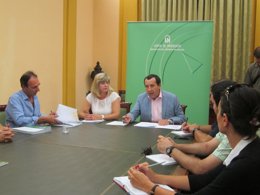 Ruiz Esoejo entrega la resolución de las subveniones a 16 entidades