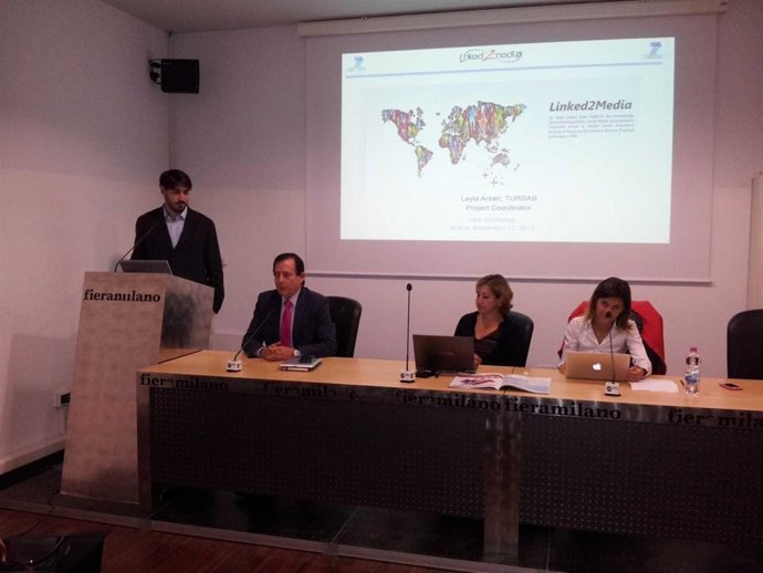 Erro asiste a la presentación en la Feria Internacional de Milán