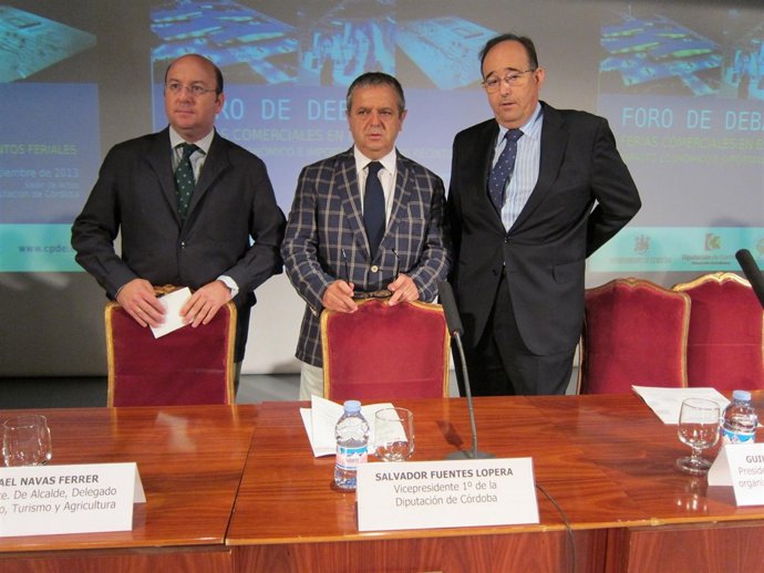 Navas, Fuentes y Viedma en la inauguración del foro