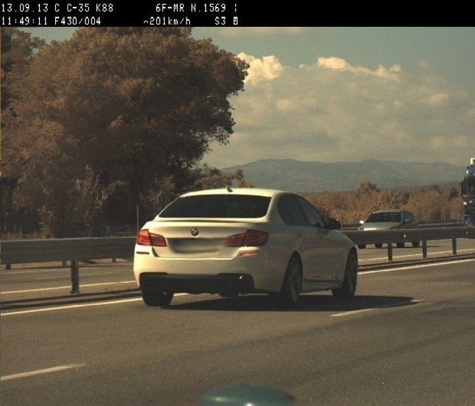 Detenido un conductor que duplicaba la velocidad máxima en Vidreres