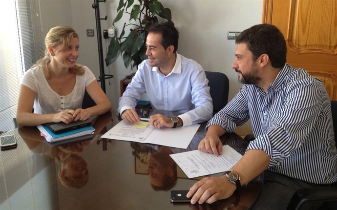 ALCALDE DE LORQUÍ CON DIPUTADOS DEL PSOE