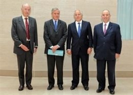 Conrado, Noyer, Nin y Alomar en la presentación de MicroBank en París