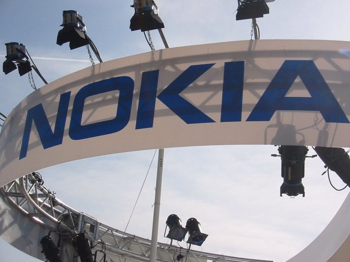 Nokia retrasa el lanzamiento del 'phablet' después del trato con Microsoft