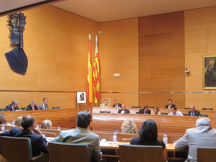 Imagen del pleno de la Diputación con Rus en la presidencia