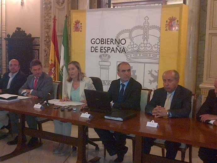 La ministra de Fomento, Ana Pastor.