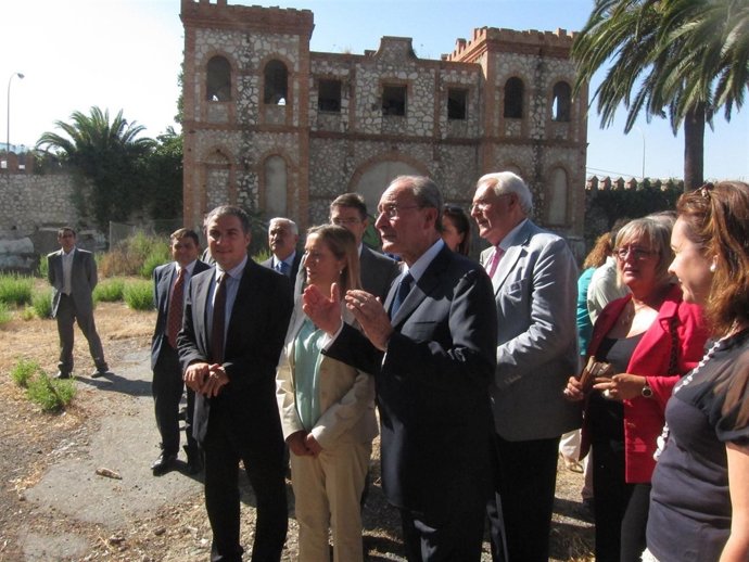 Ana Pastor y De la Torre en el Campamento Benítez