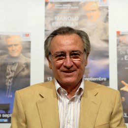 manolo escobar cantante musica teatro albeniz de manolo a escobar sentado