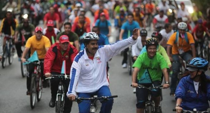 Nicolás Maduro en bicicleta