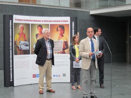 Inauguración de una exposición de la Fundación Vicente Ferrer en el Parlamento.