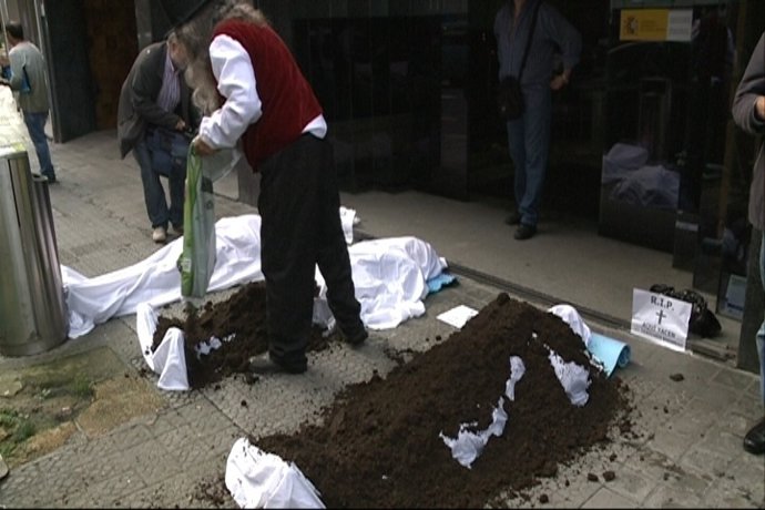 "Entierro De Los Derechos Sociales"