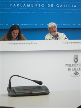 El diputado Antón Sánchez y el portavoz de AGE, Xosé Manuel Beiras