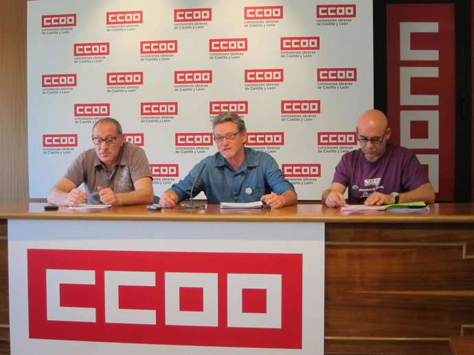 De izq. A drcha., López Inclán, Luis Cuena y Mariano Sanz en rueda de prensa