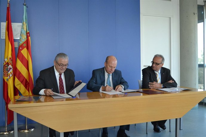 Buch firma una acuerdo con Feria Valencia para la celebración de Gastrónoma 2013