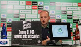 Pepe Mel en rueda de prensa