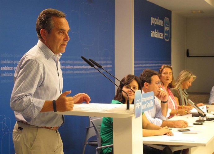 El presidente del PP de Sevilla, Juan Bueno, durante el consejo territorial