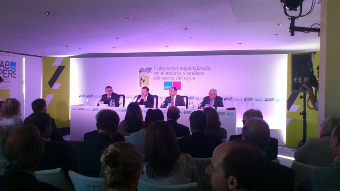 Presentación del informe de Aquae sobre el agua en Reino Unido, Chile y España