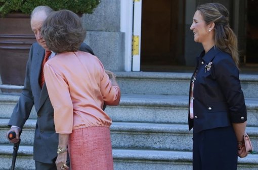 Los Reyes Sofia y Juan Carlos protagonizan el gesto más cariñoso de la jornada