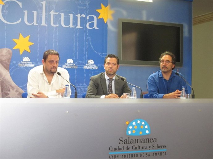 Julio López junto al actor Óscar García Encinas y el músico Gabriel Calvo