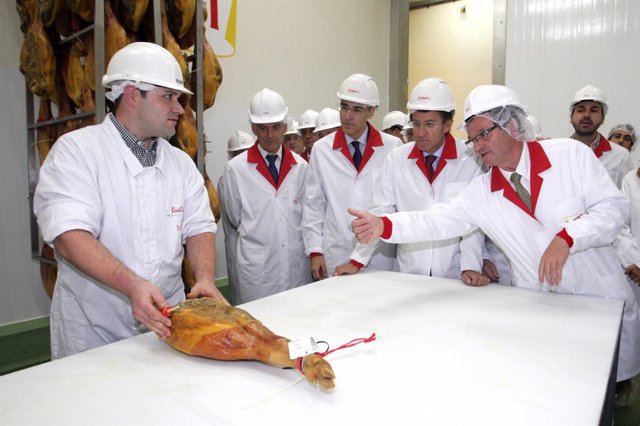 Visita a las nuevas instalaciones de Coren para el curado de jamón