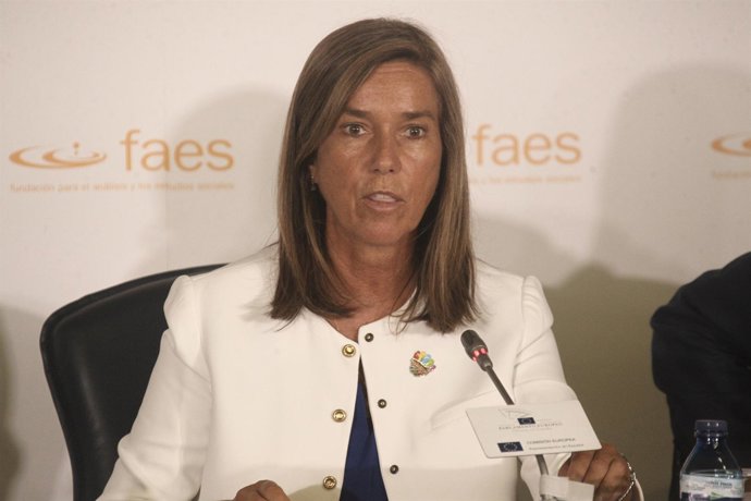 Ministra de Sanidad, Ana Mato
