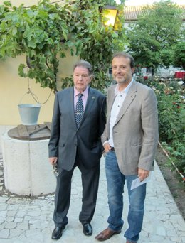 El presidente del Ateneo de Valladolid, Ángel María de Pablos (I) y Pemón Bouzas