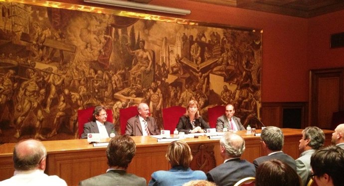 Conferencia de la consellera de Enseñanza, Irene Rigau