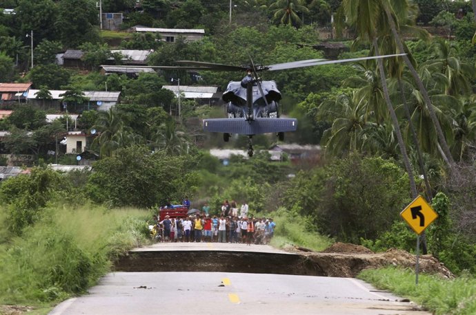 Miles de turistas esperaban el miércoles impacientes para ser evacuados del famo
