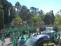 Más de 1.000 personas se concentran frente a la UIB en apoyo de la huelga educativa durante la apertura del curso