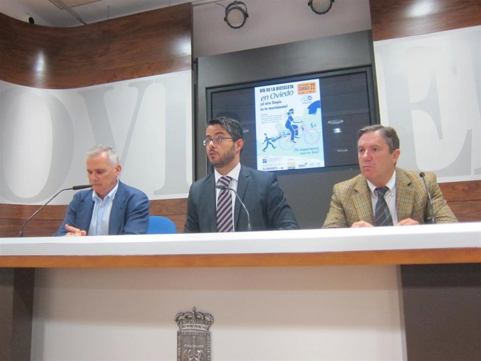 Bastida, Antuña y López, de izquierda a derecha. 