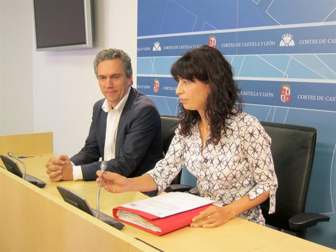 Javier Izquierdo junto a Ana Redondo