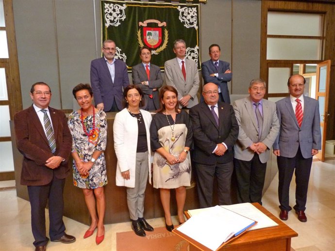 Equipo rectoral con Susinos