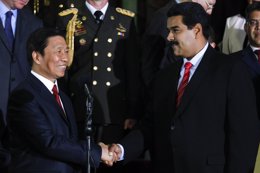 Presidente de Venezuela, Nicolás Maduro, y el vicepresidente chino Li Yuanchao