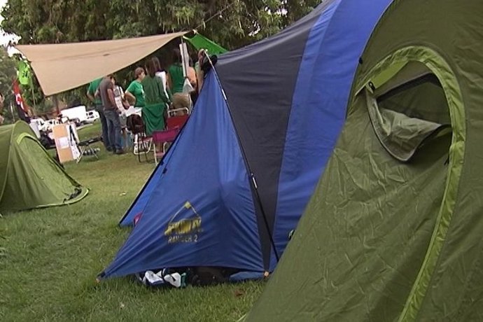 Interinos acampan frente al Parlamento de Andalucía