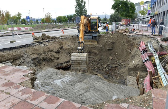 Obras en la calle Tomás y Valiente de Nueva Montaña