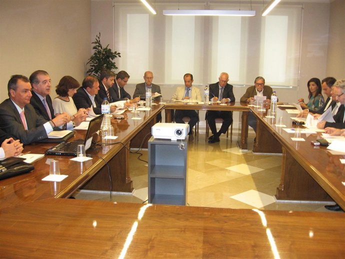 Junta Directiva de Cepymeval recibe al director general de Industria e Ivace.