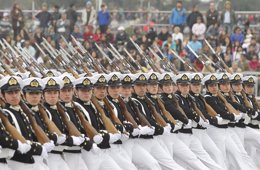 Fuerzas Armadas de Chile durante un desfile militar