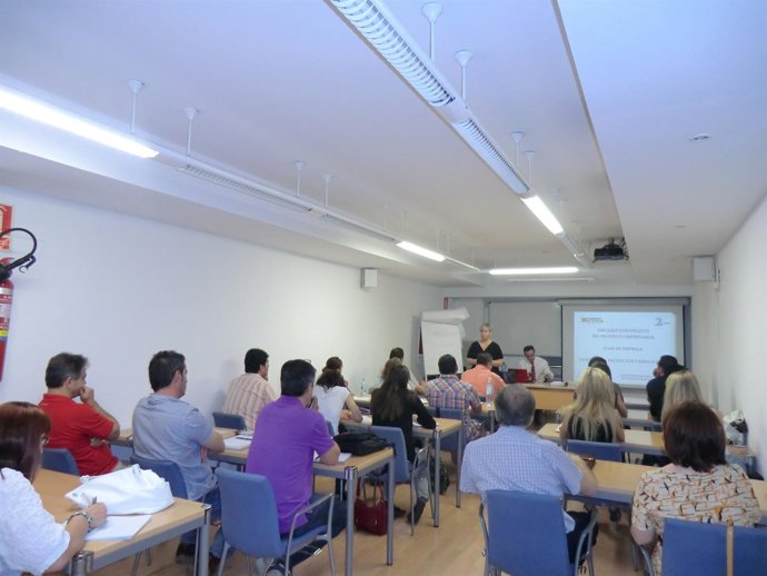 Curso de desarrollo de iniciativas empresariales.