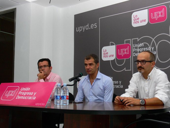 Cantó (UPyD) en la inauguración de la sede de San Vicente.