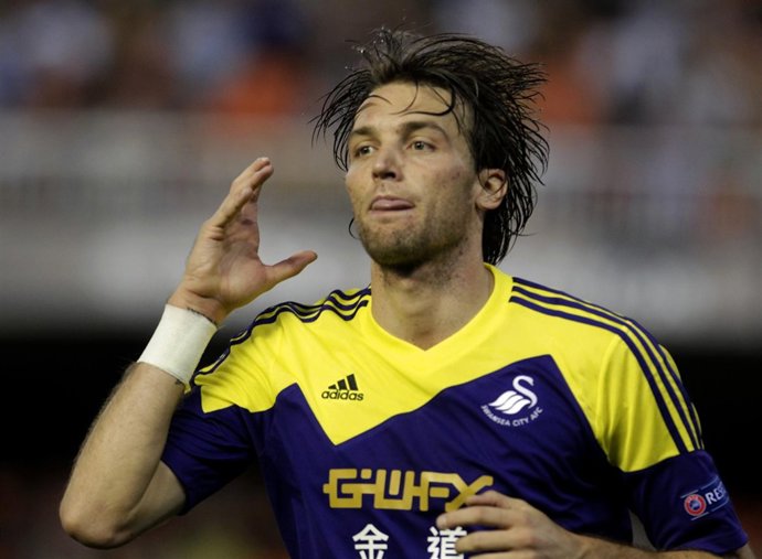 Michu celebra un gol