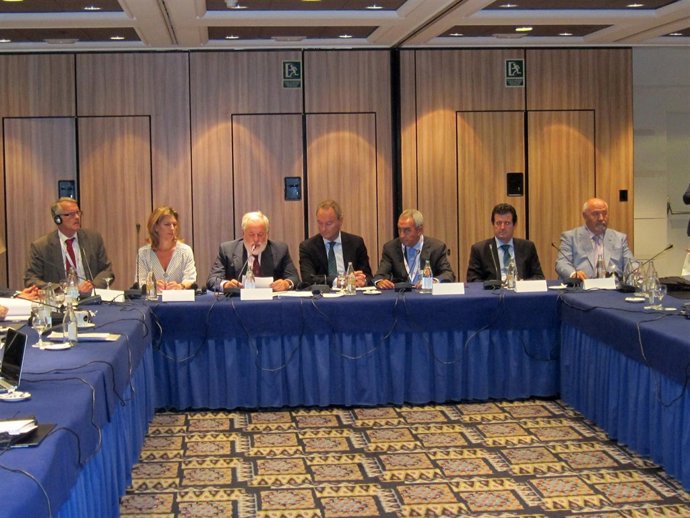 Arias Cañete en la inauguración de la Asamblea General de AVEC