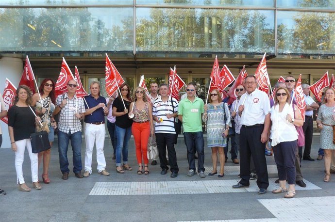 CONCENTRACIÓN EN LA CIUDAD DE LA JUSTICIA EN CONTRA DE EL PASE A LAS MUTUAS.
