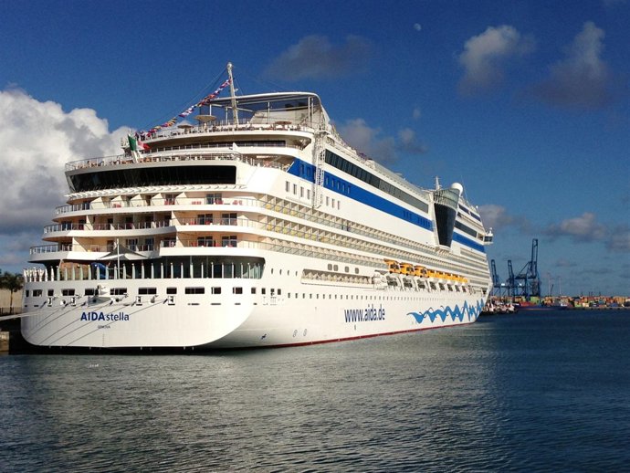 Crucero atracado en el Puerto de Las Palmas