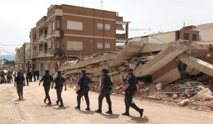 Unidades De Prevención Y Reacción Del CNP En El Barrio De La Viña