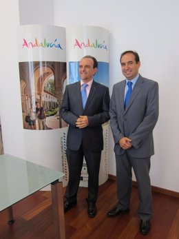 El consejero de Turismo, Rafael Rodríguez, y el delegado de la Junta en Madrid
