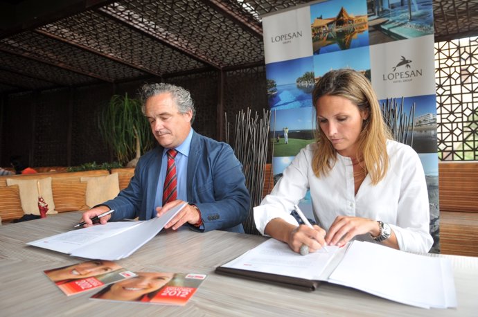 Firma del Acuerdo Lopesan y Adecco